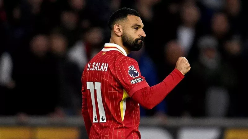 محمد صلاح يقترب من نادي أوروبي.. ونادي سعودي ينافس لضمه حال رحيله عن الريدز