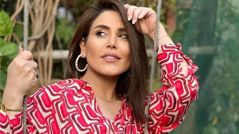 شقيقتي تزوجت طليقي وعمتي كسرت أصابعي .. فنانة شهيرة تنهار من البكاء وتروي مأساتها مع عائلتها