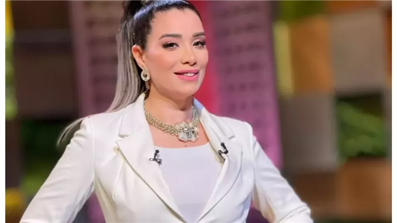 مروة صبري تشن هجوم على رانيا يوسف.. صوتك وحش وخسرتي جمهورك