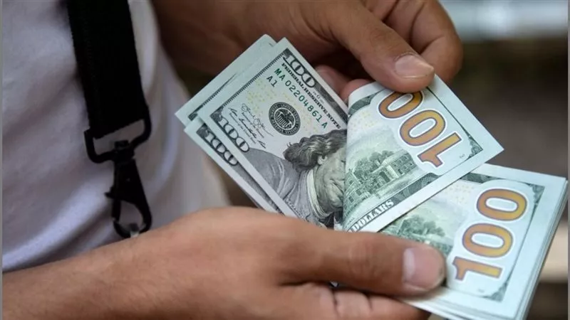 سعر صرف الدولار مقابل الجنيه المصري اليوم: ارتفاع جديد يضرب العملة الخضراء بالبنوك|500 دولار بكام في السوق السوداء؟