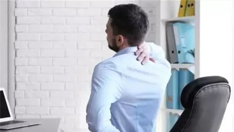 الم الصباح وتصلب الظهر بعد الاستيقاظ من النوم اعرف الأسباب وطرق العلاج