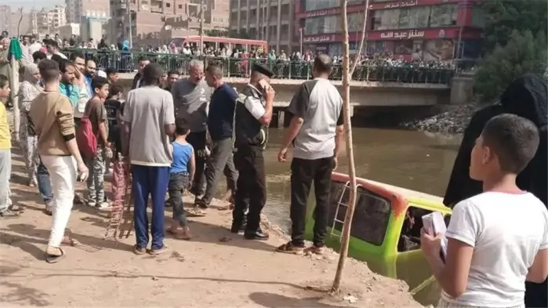 جارى انتشال الركاب... عاجل انقلاب أتوبيس ركاب بترعة الشرقاوية بشبرا الخيمة