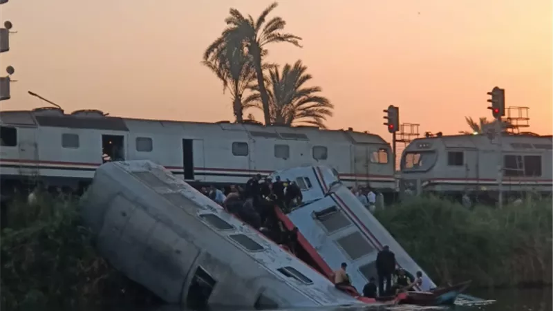 أول بيان رسمى وعاجل من السكة الحديد يكشف تفاصيل حادث قطار أسوان وترعة الإبراهيمية