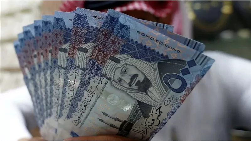 عملة المملكة وصلت كام عقب زيادة أسعار البنزين والسولار؟ سعر الريال السعودي مقابل الجنيه المصري اليوم 18-10-2024 بالبنوك والسوق السوداء