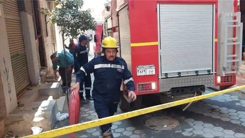  حريق فيلا منتج سينمائي بأكتوبر يتسبب في إصابة شخصين ونقلهم للمستشفي والدفع بقوات الحماية المدنية