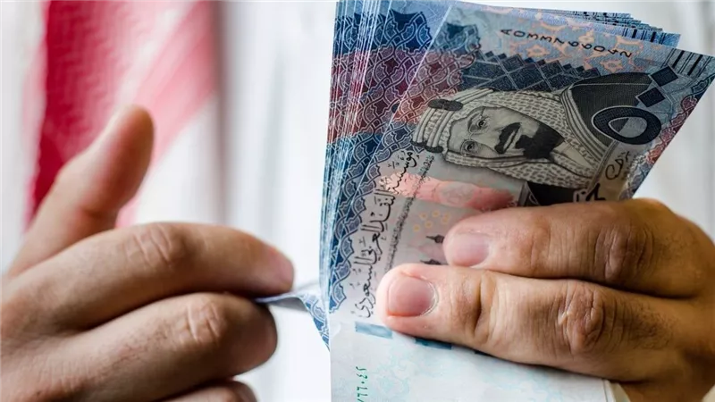 ارتفاع سعر صرف الريال السعودي مقابل الجنيه اليوم بالتزامن مع موسم العمرة: عملة المملكة وصلت كام في البنوك والسوق السوداء؟