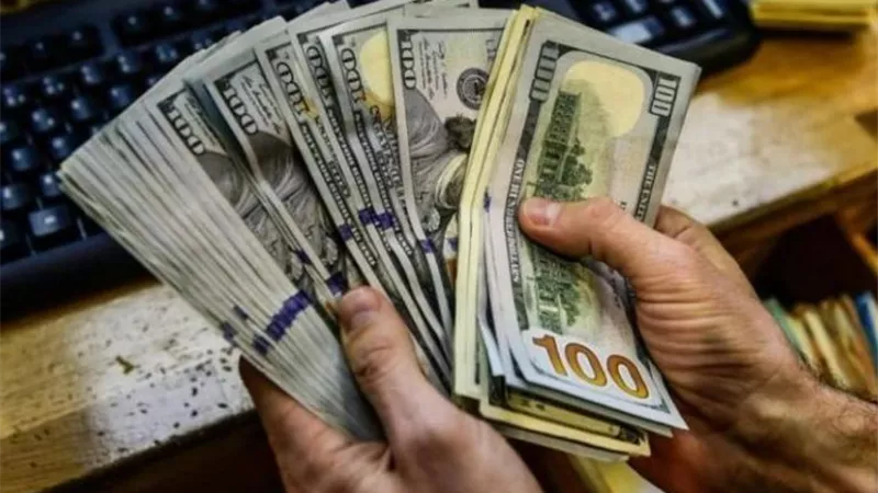 100 دولار بكام مصري في السوق السوداء .. سعر الدولار مقابل الجنيه بمنتصف التعاملات الان وصل كام في ماكينات الصراف ATM ؟