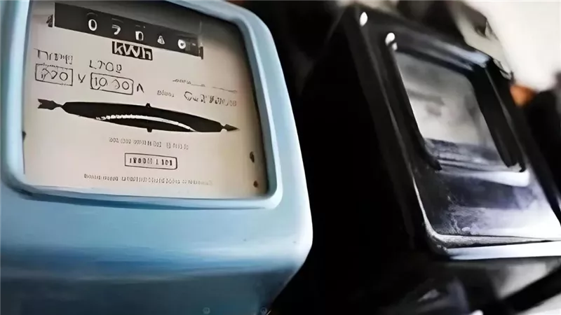 استبدال 4.5 مليون عداد كهرباء قديم بعدادات مسبوقة الدفع: هل سيساهم في حل مشاكل فواتير الكهرباء في مصر؟