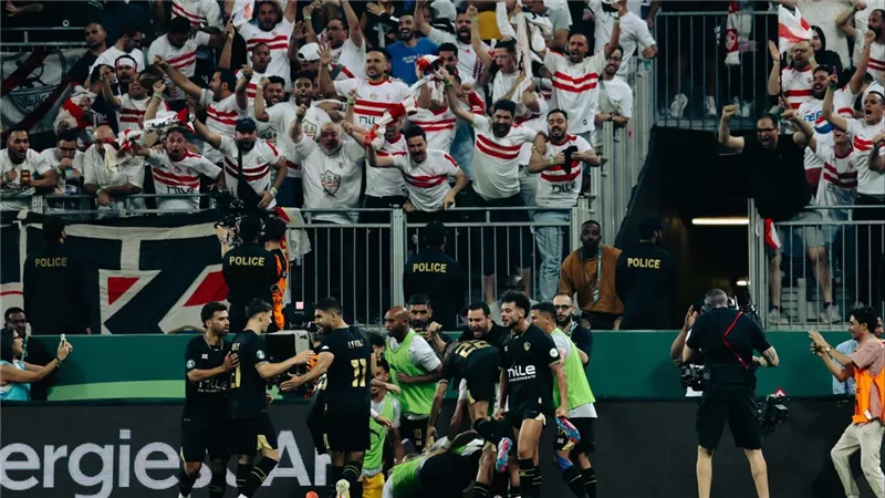 هو عشان الفانلة بيضاء يعني؟.. الكاف يفرض عقوبات على نادي الزمالك بسبب نهائي السوبر الإفريقي  ومفاجآت حدثت في القمة 