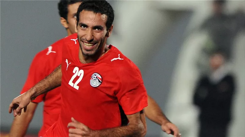 العيب مش على أبو تريكة.. تصريحات نارية من عمرو أديب تضعه في مرمى الهجوم