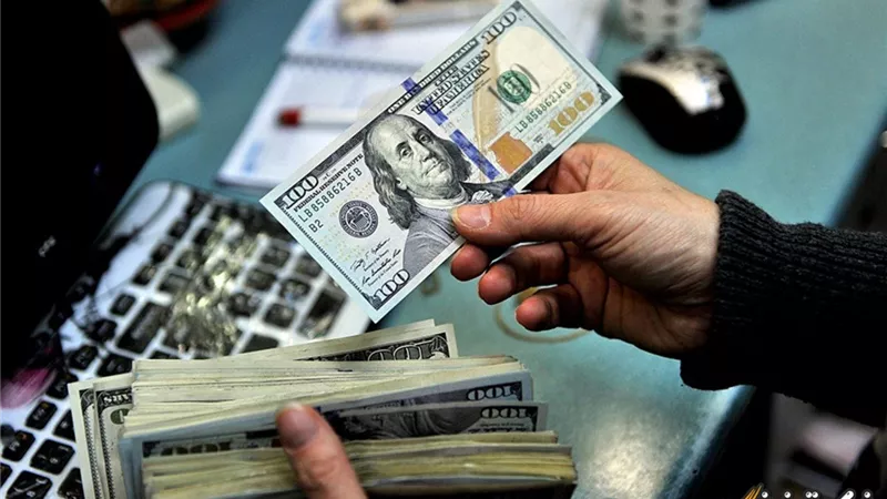 هتحول 500 أخضر بكام  مصري .. سعر الدولار في السوق السوداء خلال عطلات البنوك اليوم هتغير بكام جنيه من ماكينات الـATM ؟