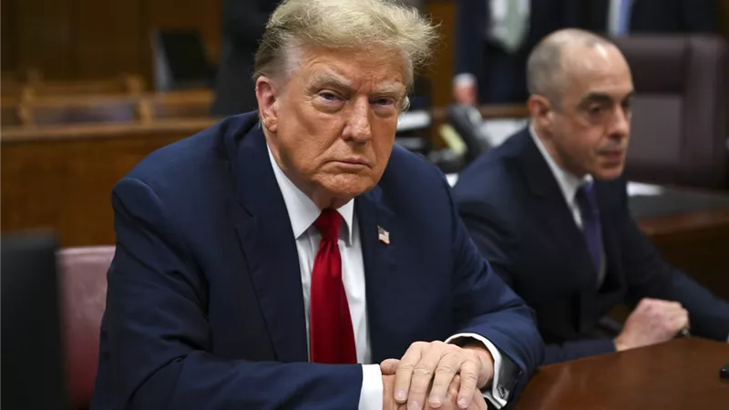 الرئيس الأمريكي يكافئ داعميه .. ترامب يعلن إختيار محاميه الخاص لشغل منصب رفيع بحكومته المقبله