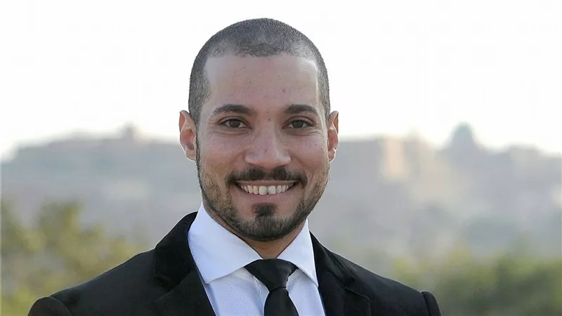 عبدالله رشدي يهاجم دعوات تقنين أوضاع عاملات الجنس بعد تصريحات متداولة