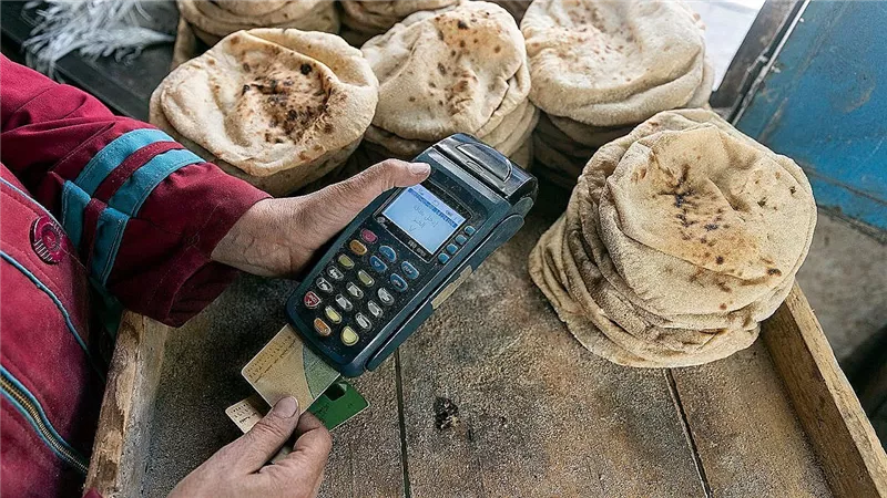 هتدفع 930 جنيهًا شهريًا .. كيف سيؤثر التحول إلى الدعم النقدي في مصر على مصير رغيف الخبز مع بدء تطبيقه في 2025؟