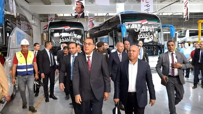 مبروك للمصريين حدث تاريخي جديد في مصر : شاهد أول أتوبيس كهربائي صناعة مصرية 100% عودة قوية لـ النصر للسيارات 