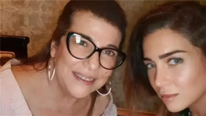 حالتها وحشه جدا وحرجة ... تطورات حالة مى عز الدين الصحية بعد وعكتها الصحية الأخيرة بعد وفاة والدتها