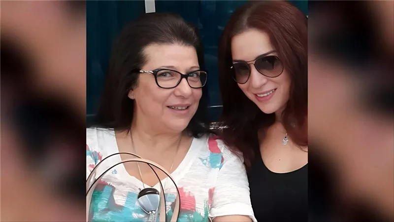 مفاجأة وعكس كل التوقعات.. نكشف السبب الحقيقي وراء عدم حضور الفنانة مى عز الدين جنازة والدتها المسيحية في كنيسة الملاك ميخائيل بشيراتون