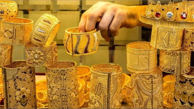 الجرام بـ3631 جنيه : سعر الذهب يفجر مفاجأة بعد تأجيل قرار ترامب عيار 21  يقلب الموازين ويشعل الصاغة بكام أسعار السبائك في مصر اليوم؟ 