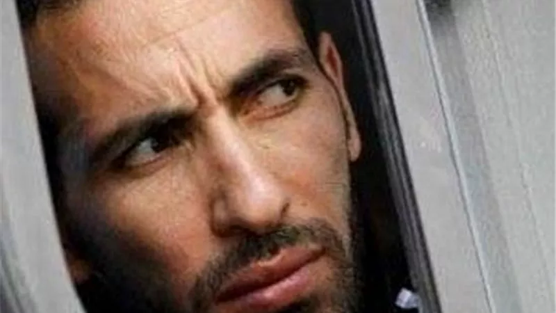 بعد رفع اسمه من قوائم الإرهاب تحريات جديدة تضع محمد أبو تريكة في مأزق هل سيعود نجم الأهلي إلي مصر بعد قرار الرئيس؟