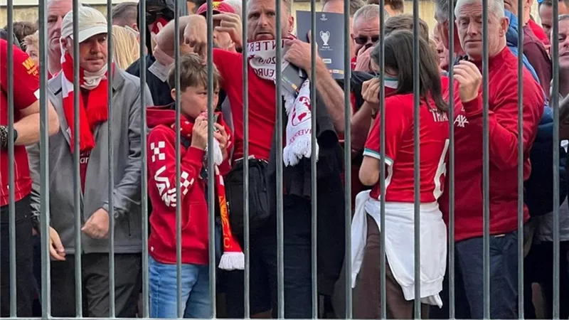 حتى في إنجلترا!!.. ماذا فعل جماهير ليفربول مع لاعبي ريال مدريد؟
