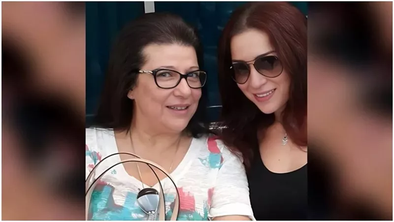 مفاجأة غير متوقعة.. مي عز الدين تقرر عدم إقامة عزاء وتكشف سبب غيابها عن جنازة والدتها! إيه الحكاية؟