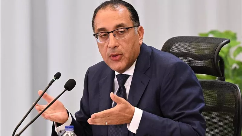 رسائل هامة للمصريين من الحكومة بشأن تعويم الجنيه وسعر الدولار .. ماذا قال رئيس الوزراء؟