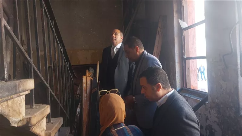 محافظ بورسعيد اللواء محب حبشي ينجو من الموت باعجوبة....أثناء تفقد حريق بمدرسة بورسعيد الثانوية