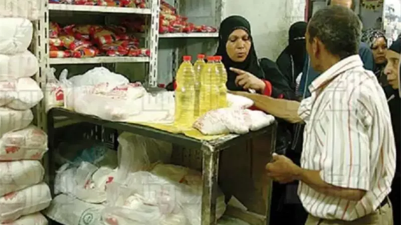 وقف صرف الخبز المدعم والسلع التموينية اجبارياً .. التموين أصدرت القرار خلاص صدمة لهذه الفئات بعد قرار استبعادهم نهائياً 