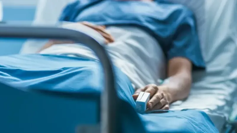 عاجل تعرض رئيس دولة لـ نزيف دماغي قبل حضور قمة البريكس مؤتمر صحفي خلال ساعات للكشف عن تطور حالته الصحية هل السبب حادث؟