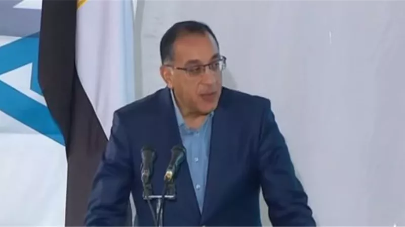 رئيس الوزراء يتعرض لوعكة صحية مفاجئة على الهواء.. والسبب!