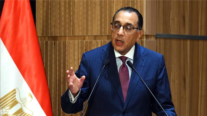 توقف مفاجئ لمؤتمر الحكومة الاسبوعي لعدة دقائق: ماذا حدث لـ رئيس الوزراء مصطفى مدبولي منذ قليل؟