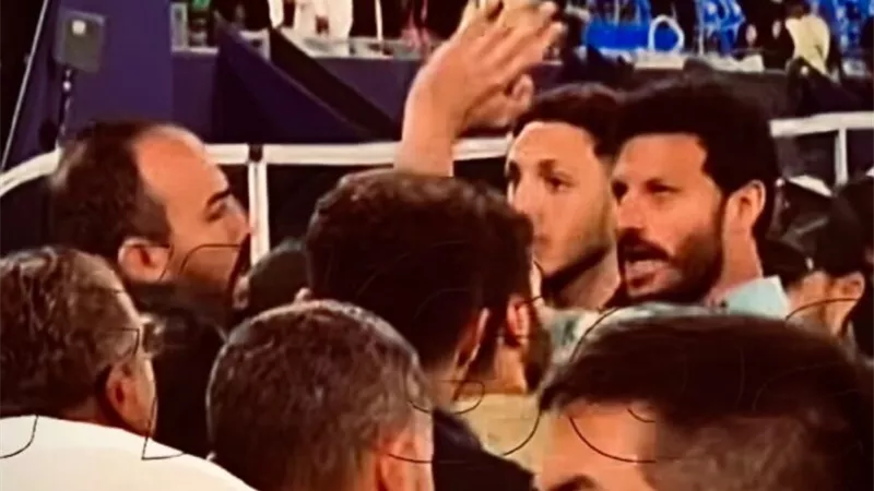خناقة الشناوي وجمهور الاهلي داخل الأستاد .. كواليس مشادة  حارس مرمي الأهلي مع المشجعين  بعد الهزيمة أمام باتشوكا ماذا حدث؟