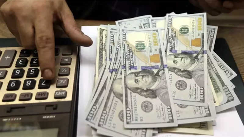 سعر الدولار في السوق السوداء يسجل رقم مستحيل بعد ارتفاعه بـ5 بنوك بمصر اليوم .. تحويل 100 دولار بكام جنيه مصري؟