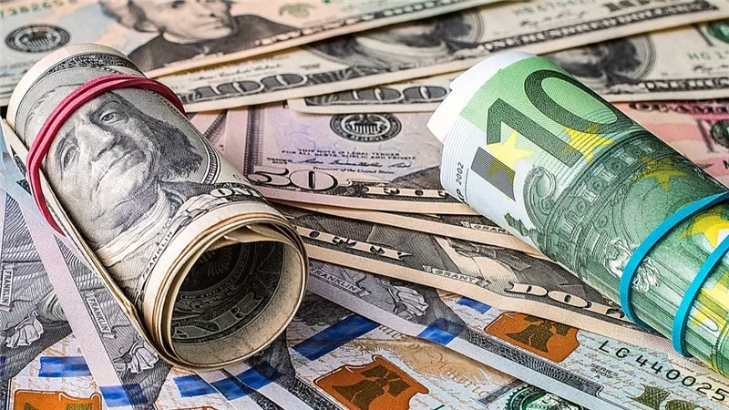 صعود رهيب للدولار : أسعار الدولار والريال السعودي في السوق السوداء تسجل ارقام مستحيلة والدينار الكويتي ملك العملات هتحول عملتك بكام جنيه؟