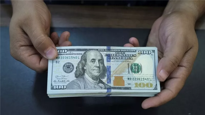 بعد اقترابة من 51 جنيه : سعر الدولار في البنك الأهلي اليوم وهذا أعلي سعر للدولار خلال عطلات البنوك  500 أخضر بكام من ماكينات الـATM؟