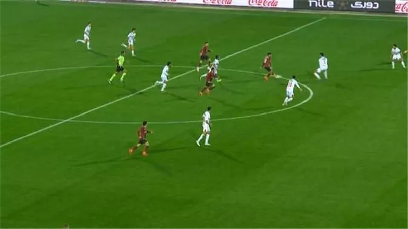 خبير تحكيمي يحسم الجدل.. هل هدف سيراميكا في شباك الزمالك صحيح أم تسلل؟