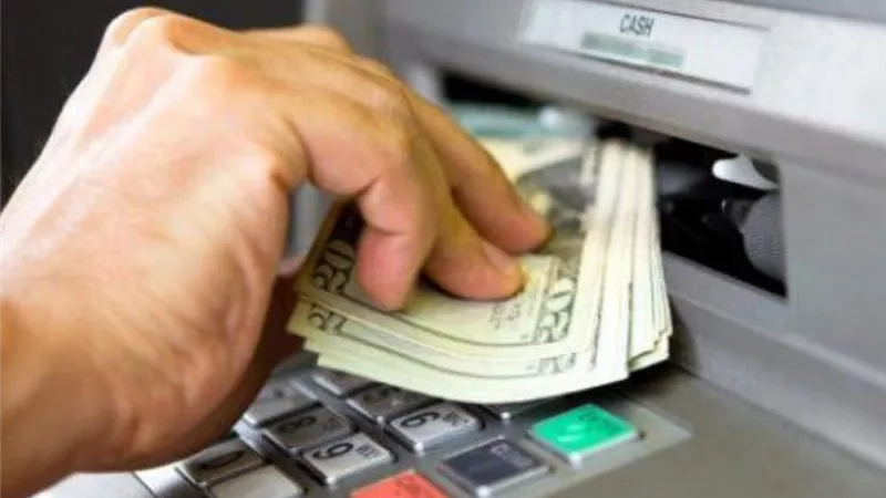 بعد ارتفاعه في 16 بنكًا .. أسعار صرف الدولار خلال عطلات البنوك اليوم بنك بمصر يسجل أعلي  سعر للبيع والشراء هتحول بكام من الـATM؟