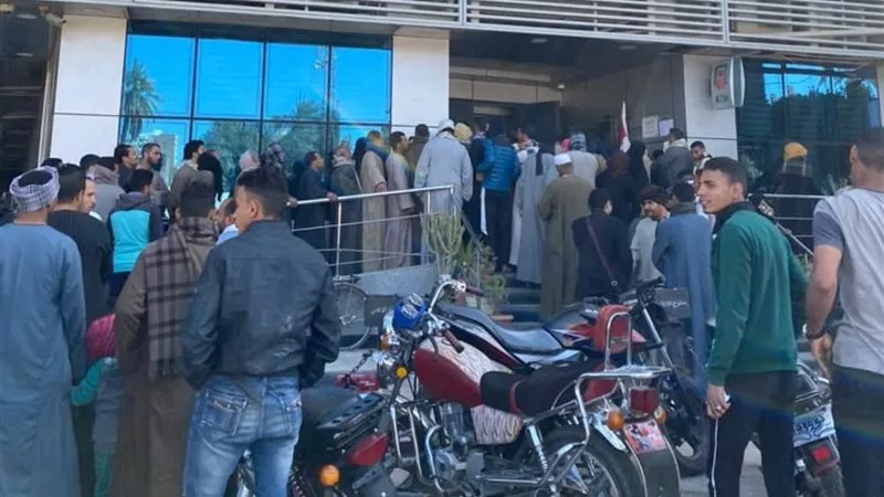 فلوسك هتوصل للسماء :  مش هتصدق بنك خاص يطرح شهادة ادخار قبل عام 2025 بسعر عائد 100% .. طوابير علي البنك قبل اجتماع سعر الفائدة 