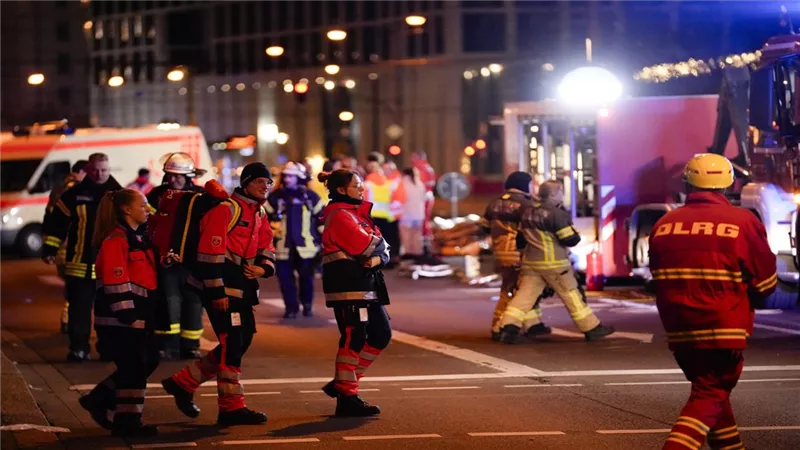 حادث سوق عيد الميلاد : شاهد صورة صاحب واقعة الدهس بألمانيا وجنسيته ولقطات حية من لحظة القبض عليه ماذا يحدث بـ ألمانيا الان ؟