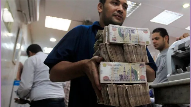 هتقبض 1000 جنيه قبل عيد الميلاد 2025: تفاصيل منحة الحكومة بعد الزيادة الجديدة والموعد الرسمي لصرفها | هل أنت من المستفيدين؟