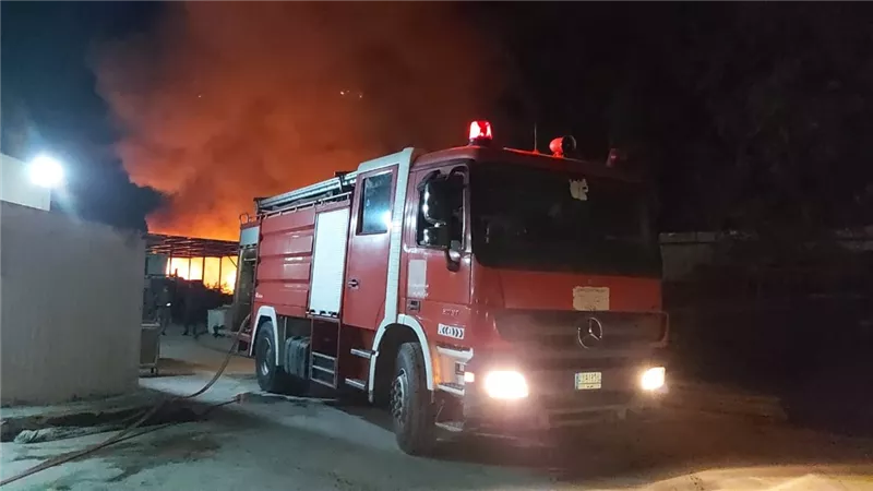 عاجل حريق مطعم شهير بمحافظة الجيزة .. ننشر لقطات حية من محاولة اخماد النيران وتحول المطعم والشقق السكنية لرماد شاهد!