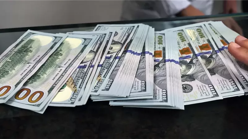 أسعار الدولار في مصر اليوم تسجل مستوي جديد  قبل اجتماع البنك المركزي لتحديد سعر الفائدة وهذا البنك الاعلي لبيع وشراء العملة الامريكية