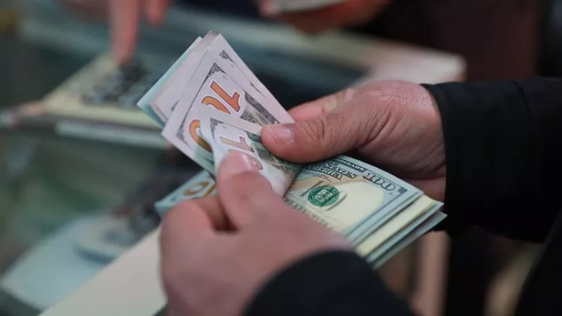  تخطي 51 جنيه : سعر الدولار اليوم في البنوك يفاجئ الجميع قبل اجتماع البنك المركزي وهذا ما حدث بـ السوق السوداء وصل كام؟