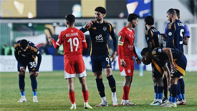 3 ضحايا لهزيمة الأهلي أمام شباب بلوزداد الجزائري .. من تشكيل الفريق الأساسي