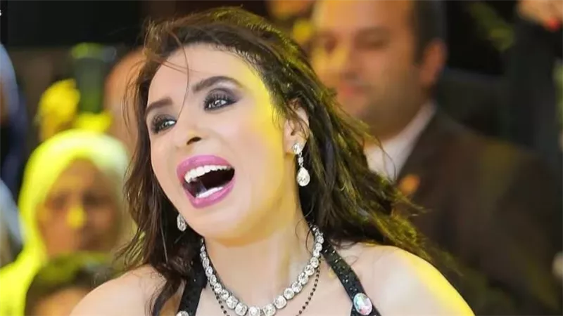لأول مرة في تاريخ السعودية .. دينـا تقدم ورش لتعليم الرقص الشرقي 