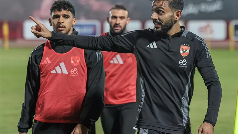  الأهلي يفاجئ الجميع بشأن كهربا بعد تعدية علي حامل الكرات محمد رمضان يصدر قرار غير متوقع هل يرحل في يناير بعد الواقعة المثيرة؟