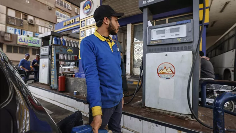 مفأجاة بشأن أسعار البنزين والسولار في مصر بعد تصريحات وزير المالية التي أثارت جدلاً واسعاً وهذا سعر بنزين 92 بمحطات الوقود وفقاً لقرار لجنة التسعير