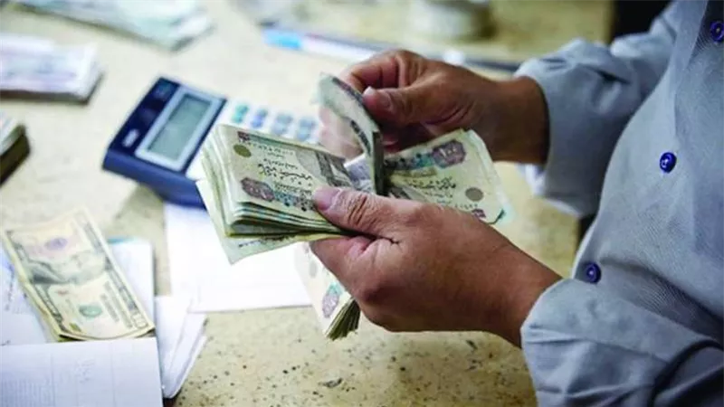 وزارة العمل تبدأ صرف منحتين للعمالة غير المنتظمة بقيمة 3000 جنيه لمدة شهر