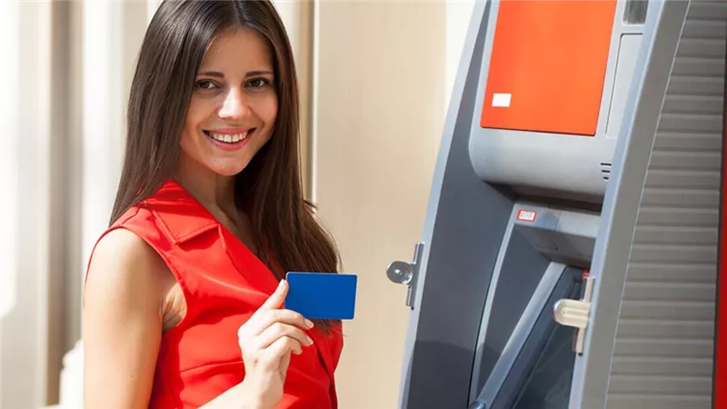 احذر قبل استخدام ماكينة الصراف .. رسوم جديدة للاستعلام عن الرصيد من ماكينات ATM مفاجآت بعد خفض الفائدة بقرار البنك المركزي كم ستدفع مقابل الاستعلام؟
