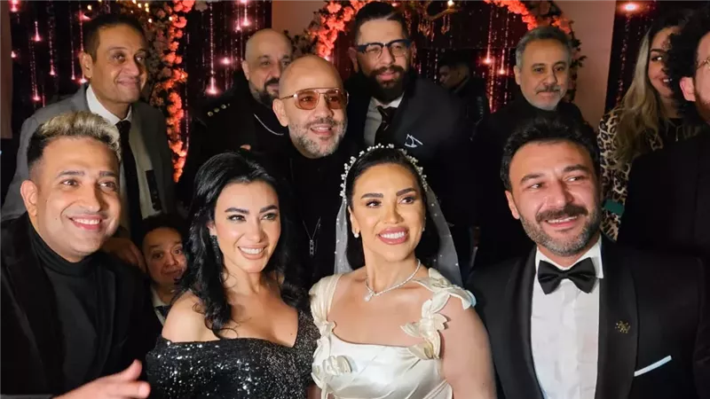رد مي فاروق على منتقديها بسبب زواجها وعمل حفل زفاف وأولادها كبار في العمر.. هل تتفق مع تصريحها